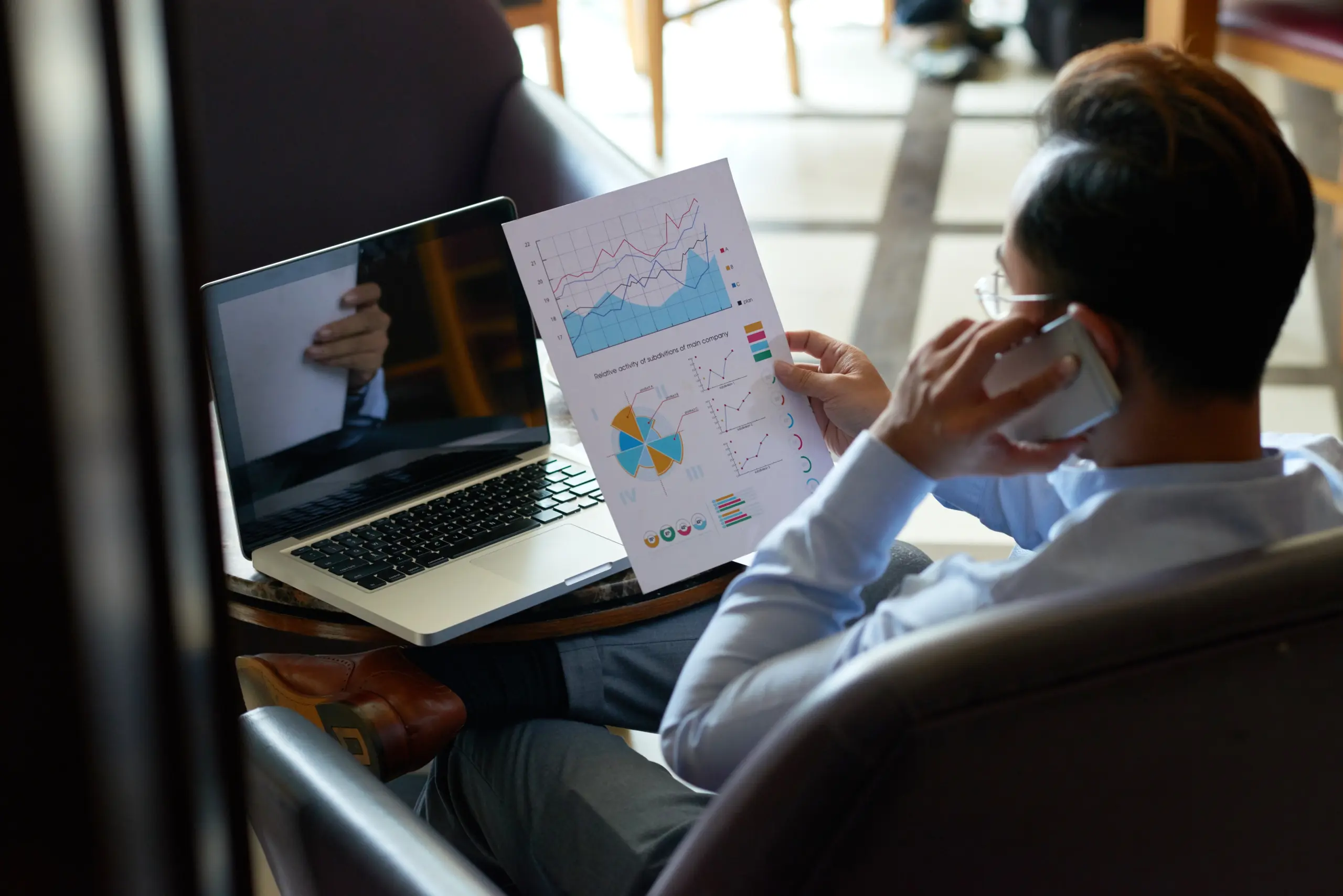 Marketer reviewing website analytics reports while on a call to understand user behaviour